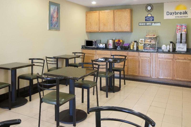 هتل Days Inn By Wyndham Tucson Airport