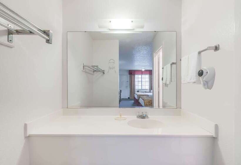 فندق Days Inn By Wyndham Waco Near Downtown University