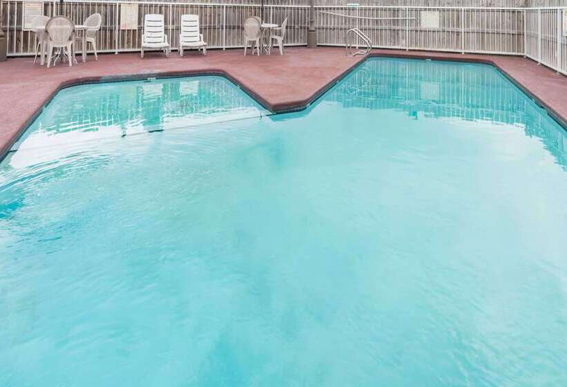 فندق Days Inn By Wyndham Waco Near Downtown University