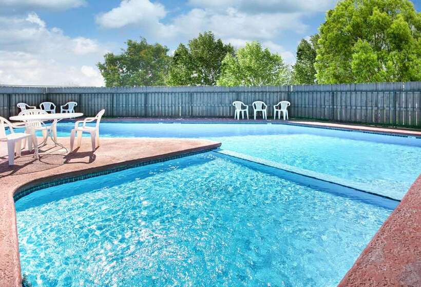 فندق Days Inn By Wyndham Waco Near Downtown University