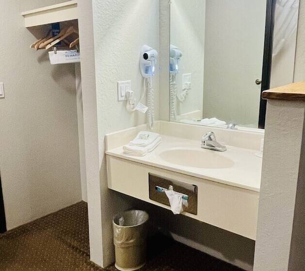 فندق Days Inn By Wyndham Wall