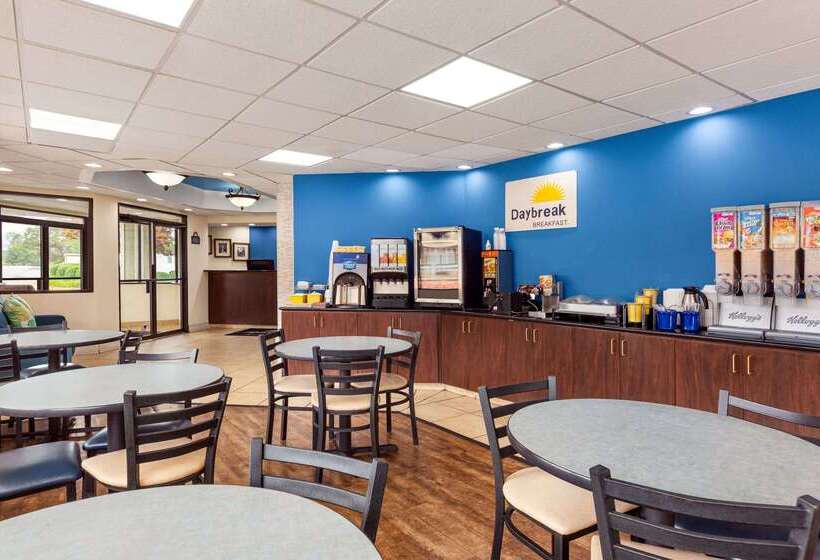Отель Days Inn By Wyndham Weldon Roanoke Rapids