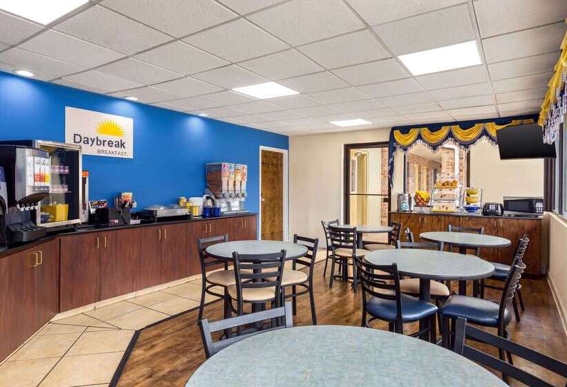 Отель Days Inn By Wyndham Weldon Roanoke Rapids