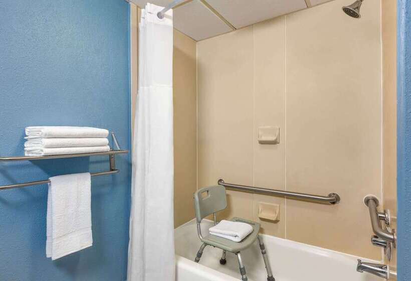 Отель Days Inn By Wyndham Weldon Roanoke Rapids