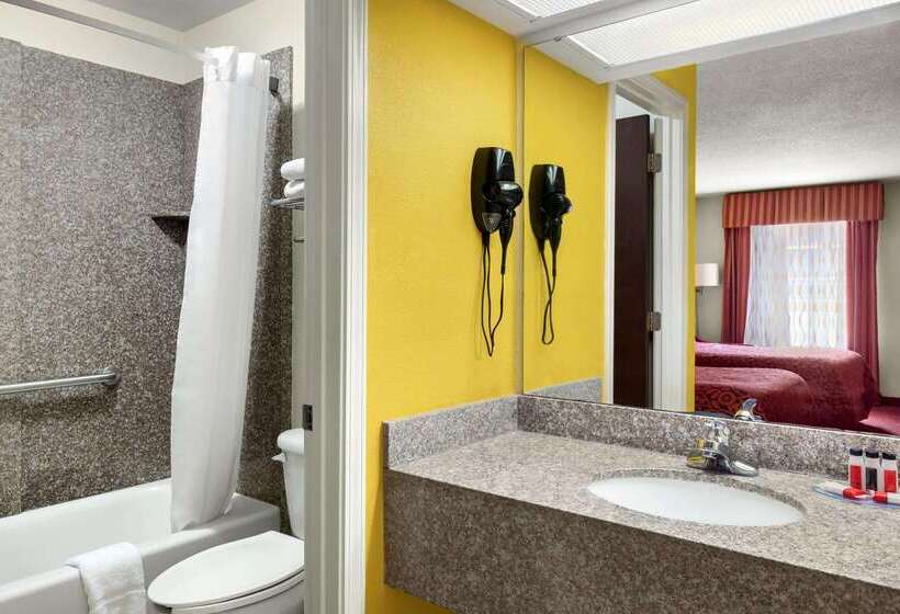 Отель Days Inn By Wyndham Weldon Roanoke Rapids