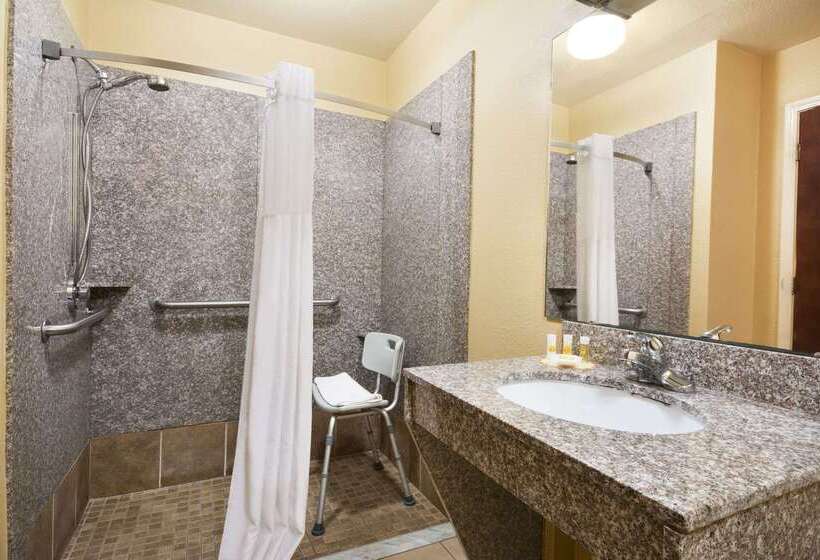 Отель Days Inn By Wyndham Weldon Roanoke Rapids