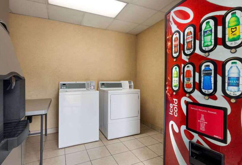 Отель Days Inn By Wyndham Weldon Roanoke Rapids