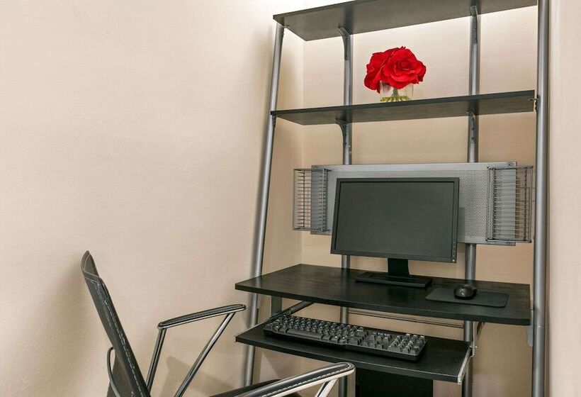 Отель Days Inn By Wyndham Weldon Roanoke Rapids