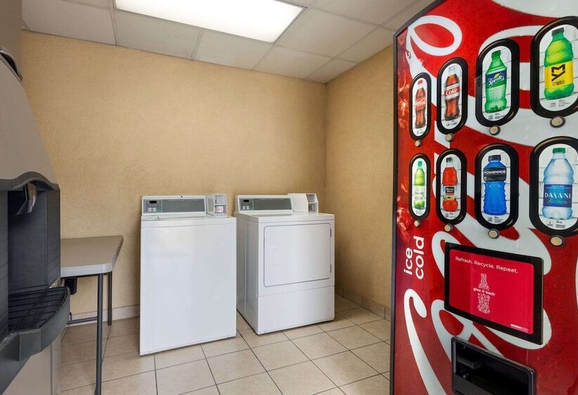 Отель Days Inn By Wyndham Weldon Roanoke Rapids