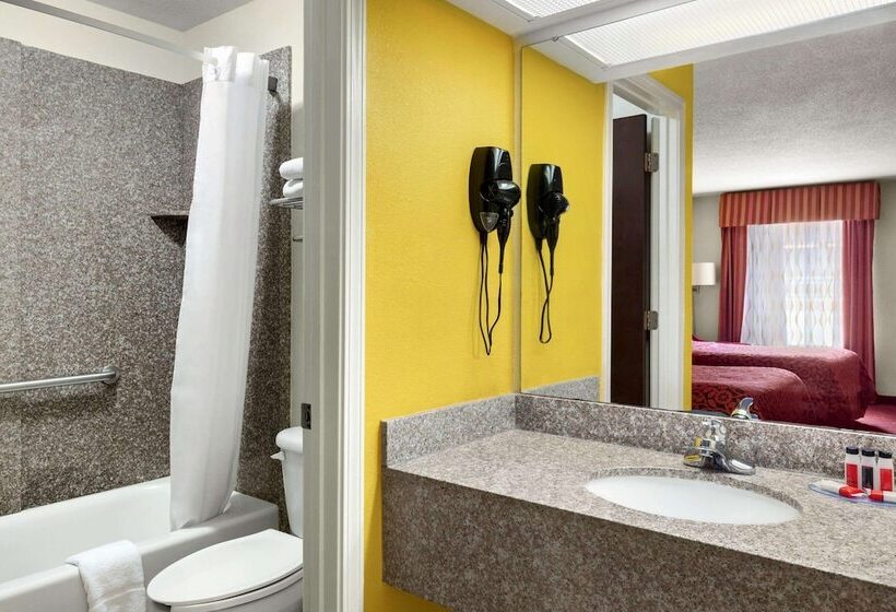 Отель Days Inn By Wyndham Weldon Roanoke Rapids