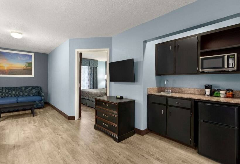 Отель Days Inn By Wyndham Weldon Roanoke Rapids