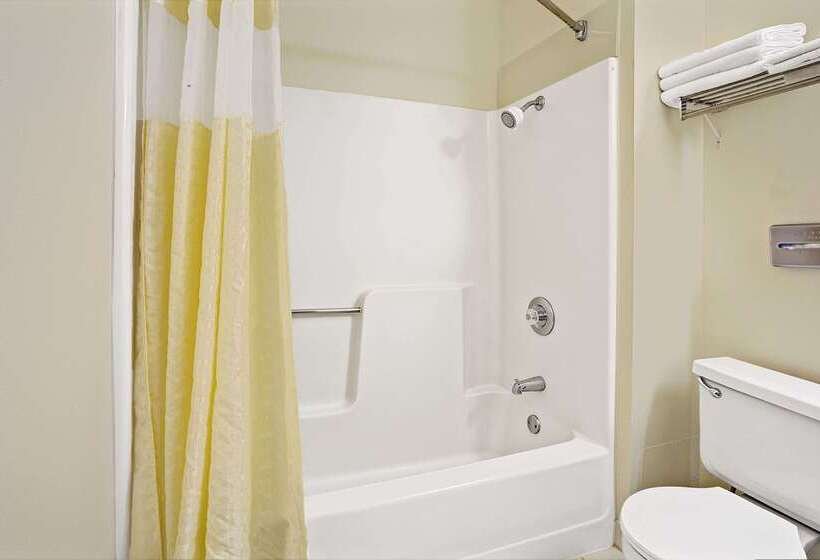 فندق Days Inn By Wyndham Woodland