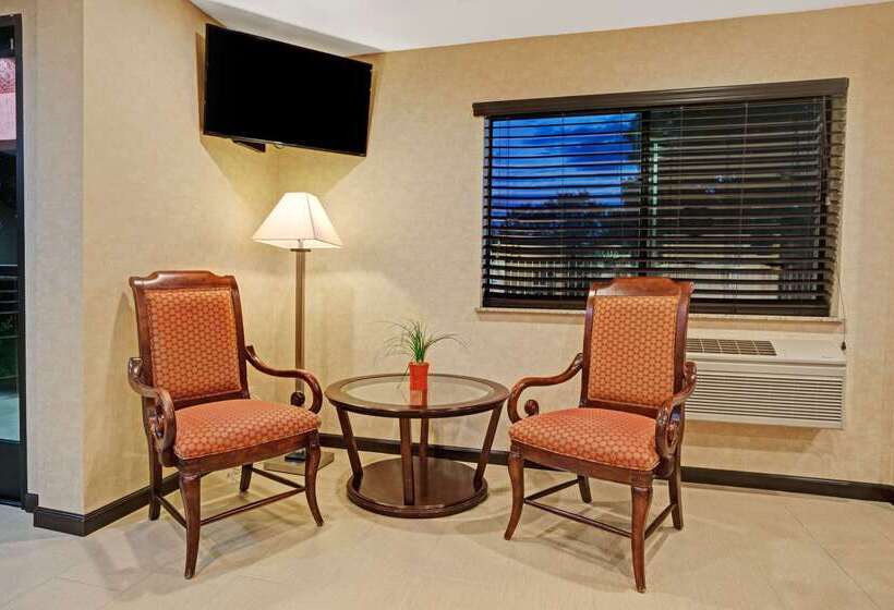 فندق Days Inn By Wyndham Woodland