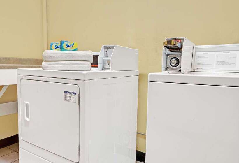 فندق Days Inn By Wyndham Woodland