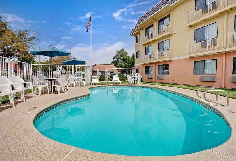 فندق Days Inn By Wyndham Woodland