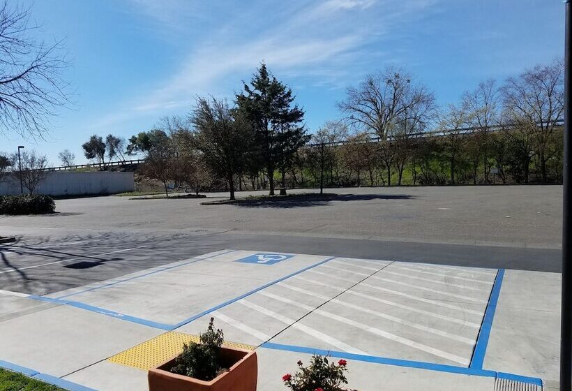 فندق Days Inn By Wyndham Woodland