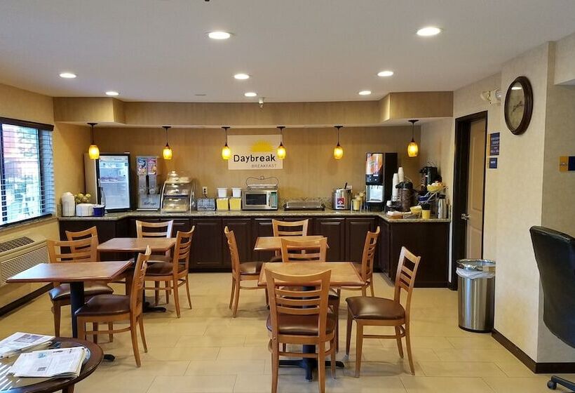 فندق Days Inn By Wyndham Woodland