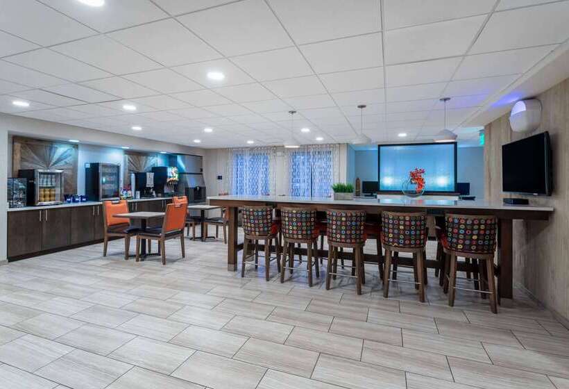 酒店 Days Inn & Suites By Wyndham Denver International Airport