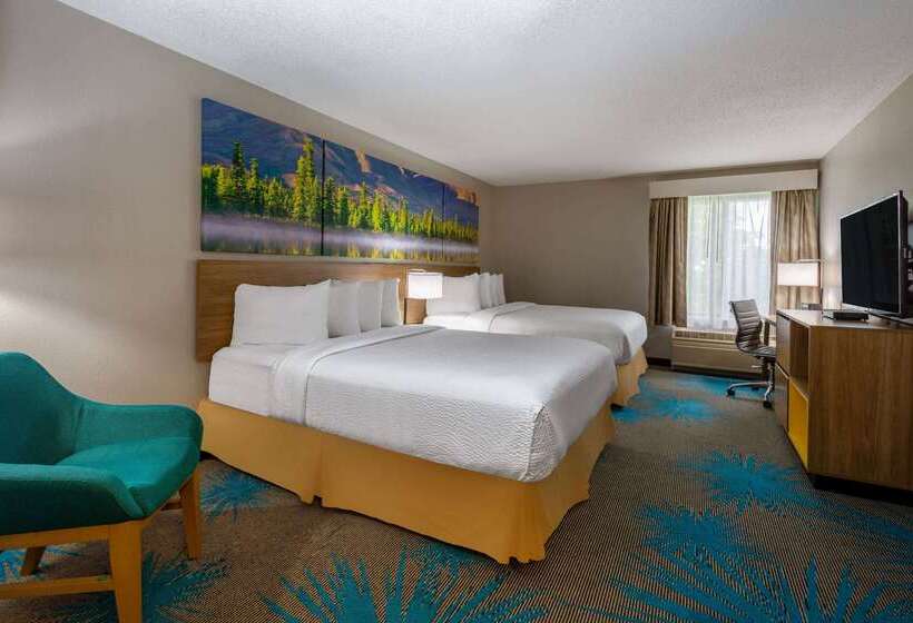 هتل Days Inn & Suites By Wyndham Denver International Airport