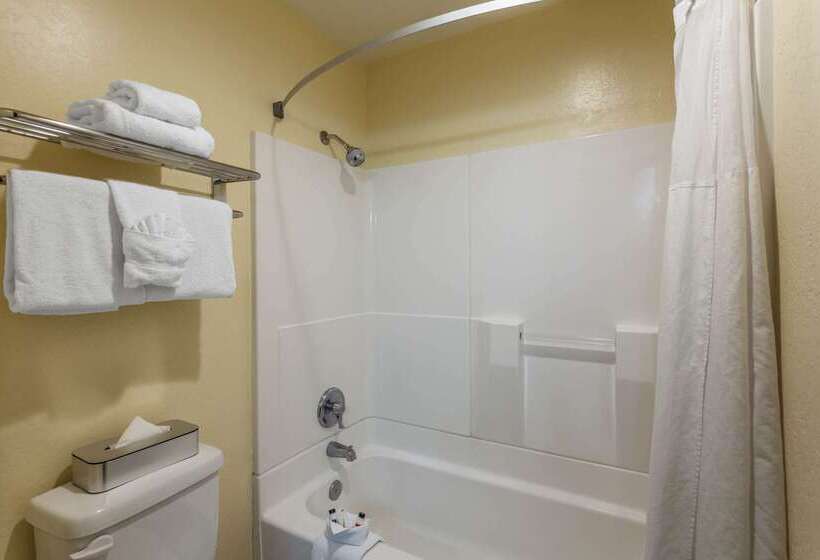 هتل Days Inn & Suites By Wyndham East Flagstaff