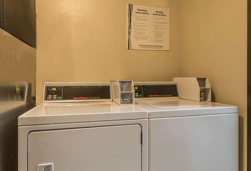 هتل Days Inn & Suites By Wyndham East Flagstaff