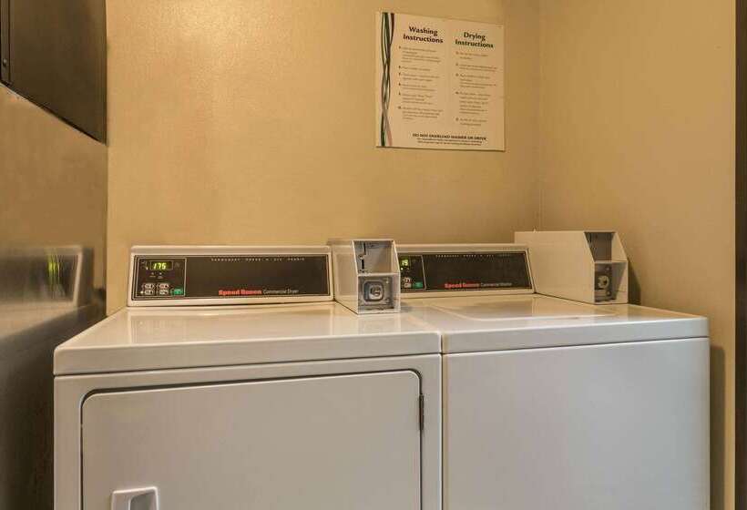 هتل Days Inn & Suites By Wyndham East Flagstaff