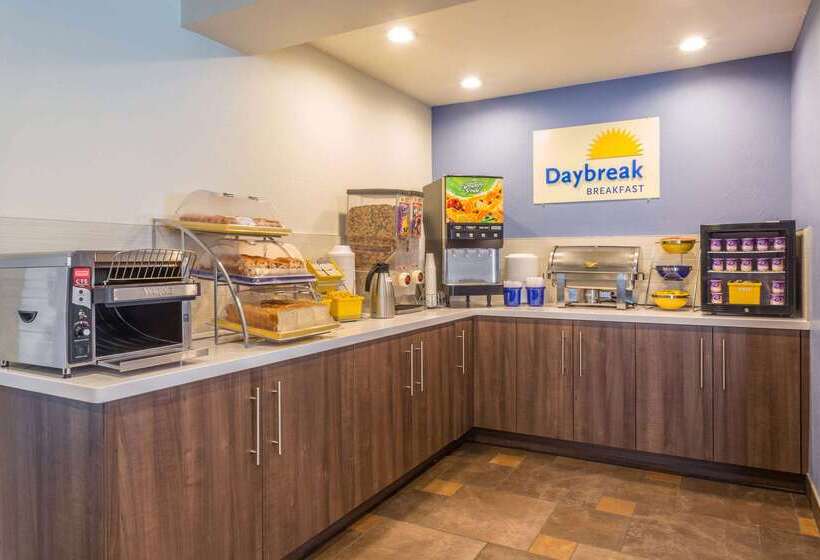 هتل Days Inn & Suites By Wyndham East Flagstaff