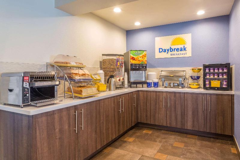 هتل Days Inn & Suites By Wyndham East Flagstaff