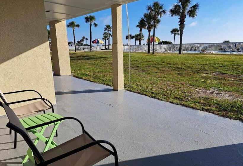 فندق Days Inn & Suites By Wyndham Jekyll Island
