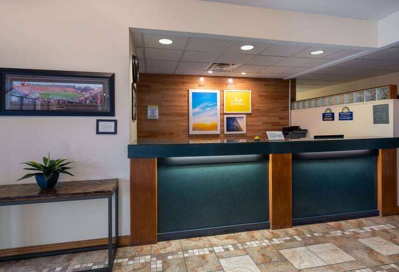 فندق Days Inn & Suites By Wyndham Madison