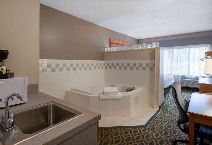فندق Days Inn & Suites By Wyndham Madison