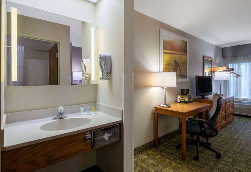 فندق Days Inn & Suites By Wyndham Madison