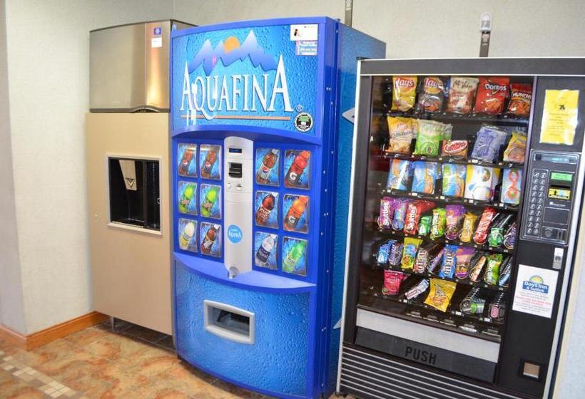 فندق Days Inn & Suites By Wyndham Madison