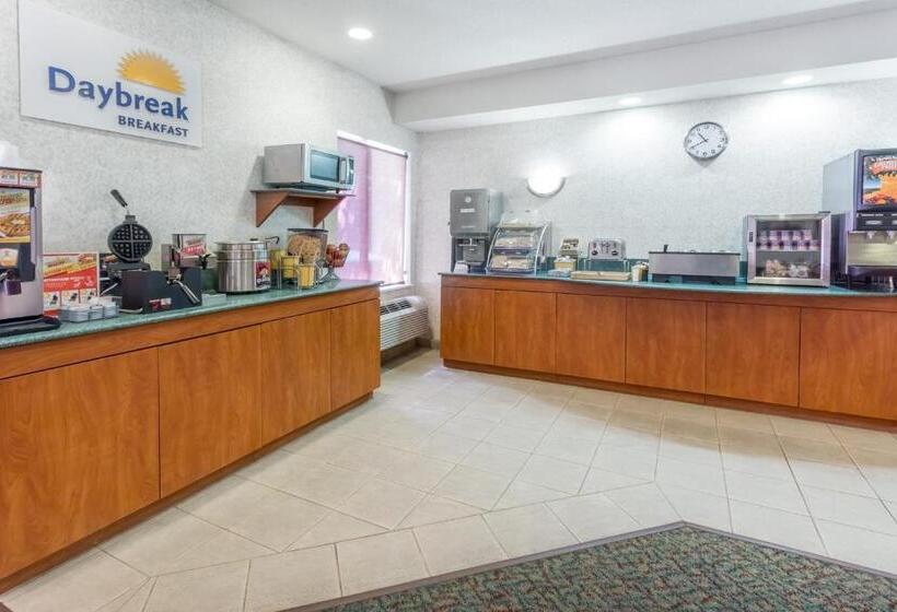 فندق Days Inn & Suites By Wyndham Madison