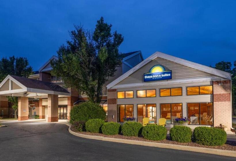 هتل Days Inn & Suites By Wyndham Madison