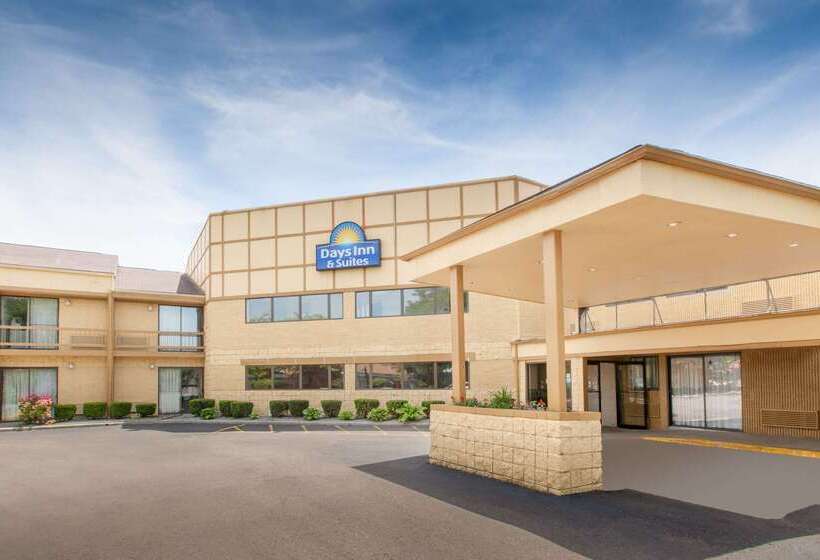 Отель Days Inn & Suites By Wyndham Madison Heights Mi