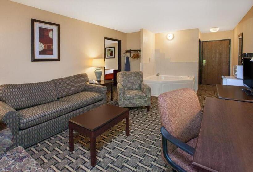 Отель Days Inn & Suites By Wyndham Madison Heights Mi