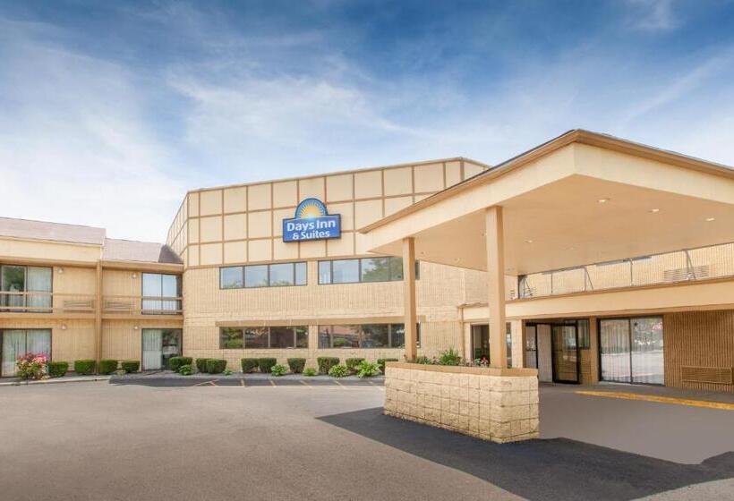 Отель Days Inn & Suites By Wyndham Madison Heights Mi