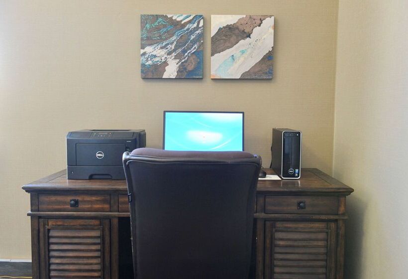 فندق Days Inn & Suites By Wyndham Wausau