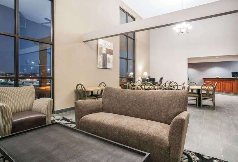 فندق Days Inn & Suites By Wyndham Wausau