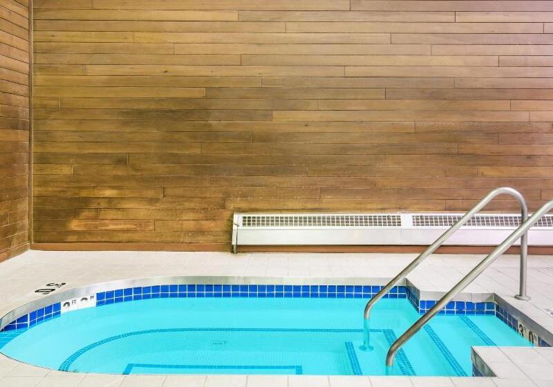 فندق Days Inn & Suites By Wyndham Wausau