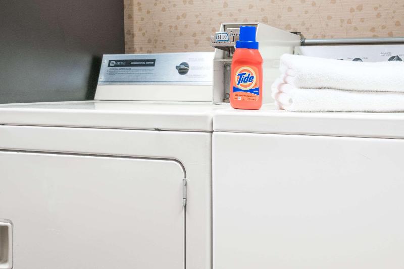 هتل Days Inn & Suites By Wyndham Wausau