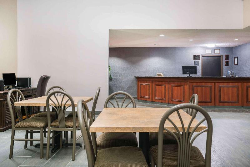 هتل Days Inn & Suites By Wyndham Wausau