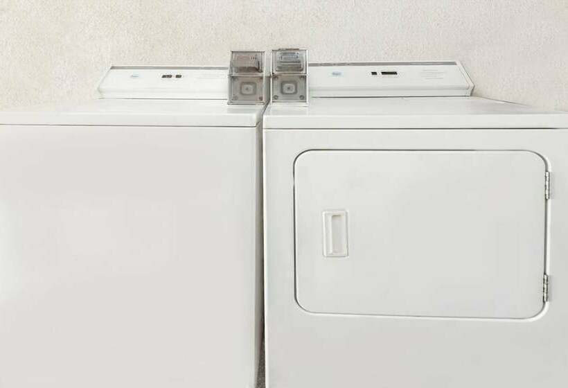 ホテル Deluxe Inn Denton