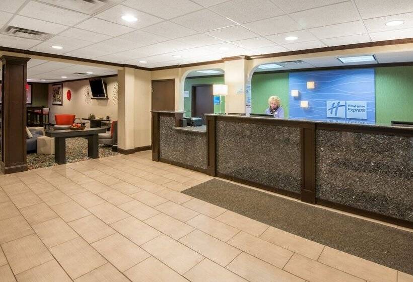 فندق Holiday Inn Express Cleveland Airport   Brook Park, An Ihg