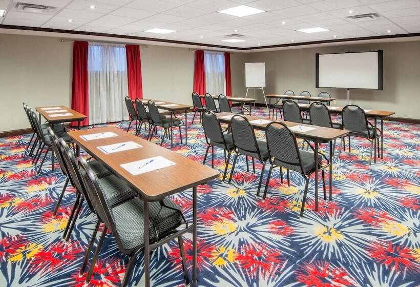 فندق Holiday Inn Express Cleveland Airport Brook Park, An Ihg