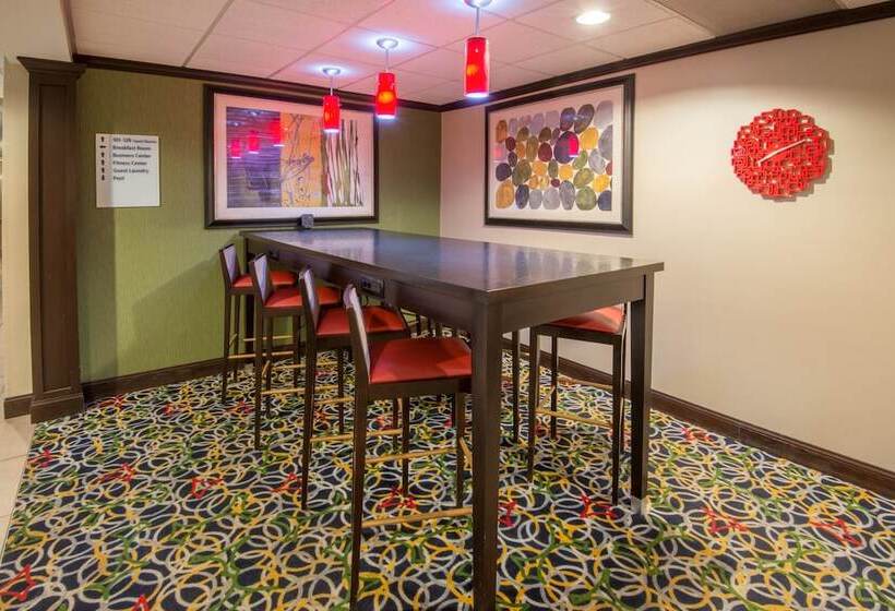 فندق Holiday Inn Express Cleveland Airport   Brook Park, An Ihg