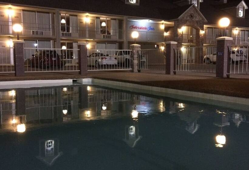 בית מלון כפרי Interstate Inn