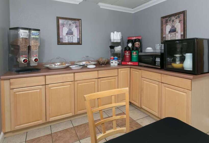 فندق Knights Inn Longview