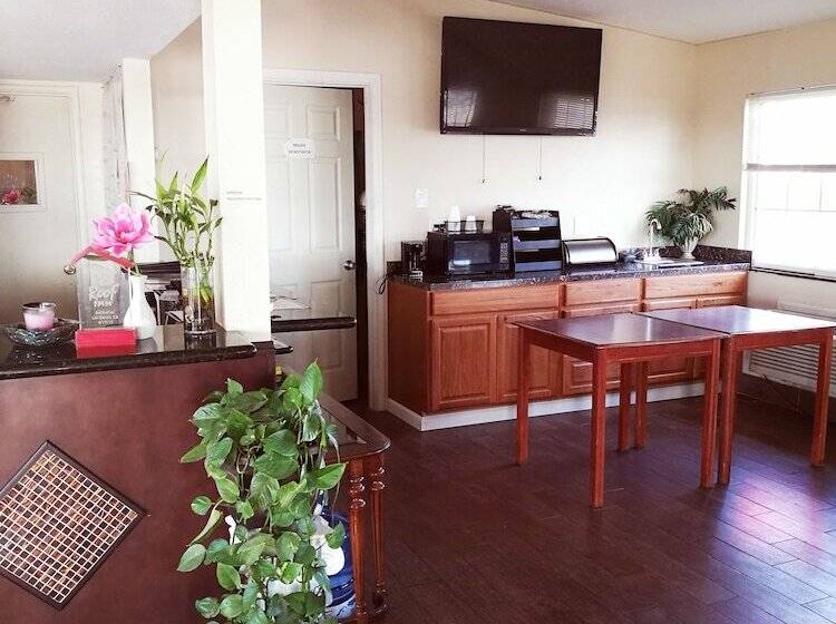 فندق La Plaza Inn Los Banos